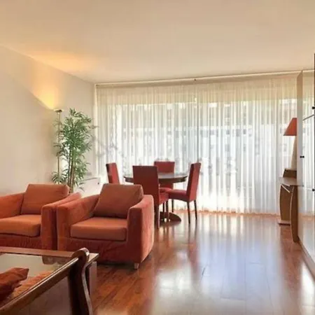 Grand Studio De 38 M2 * Courbevoie